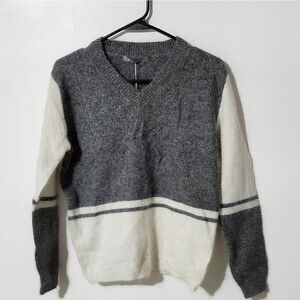 Bc classic V neck sweater